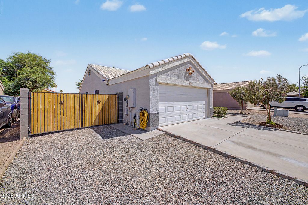 8430 W CORA Lane, Phoenix, AZ 85037