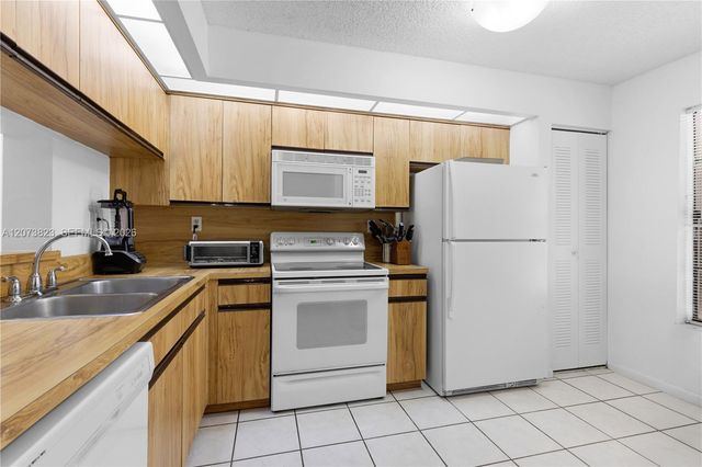 12990 SW 88th Lane B203, Miami, FL 33186