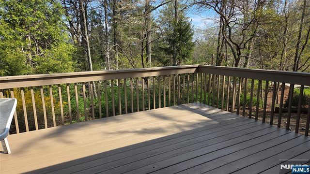 195 Snake Den, Bloomingdale, NJ 07405