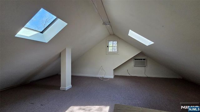 195 Snake Den, Bloomingdale, NJ 07405