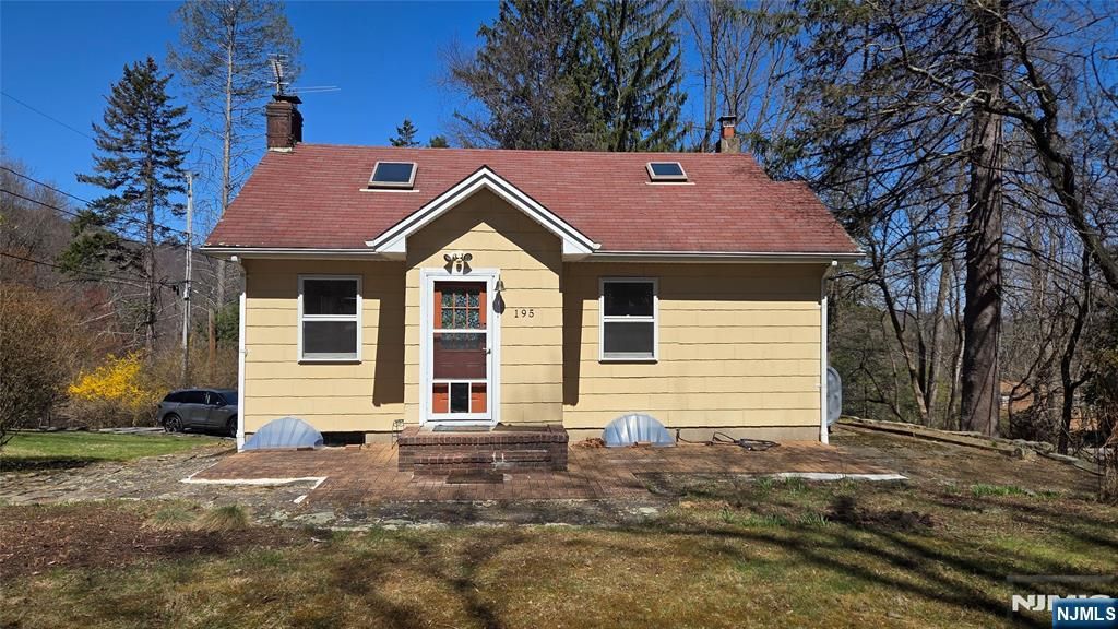 195 Snake Den, Bloomingdale, NJ 07405
