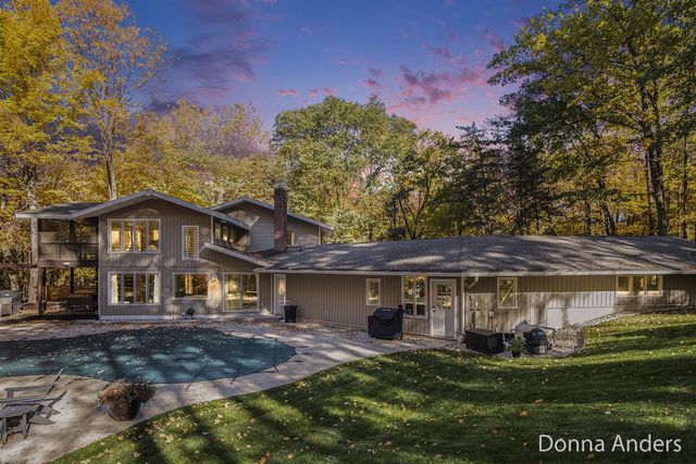 7160 River Valley Drive, Alto, MI 49302