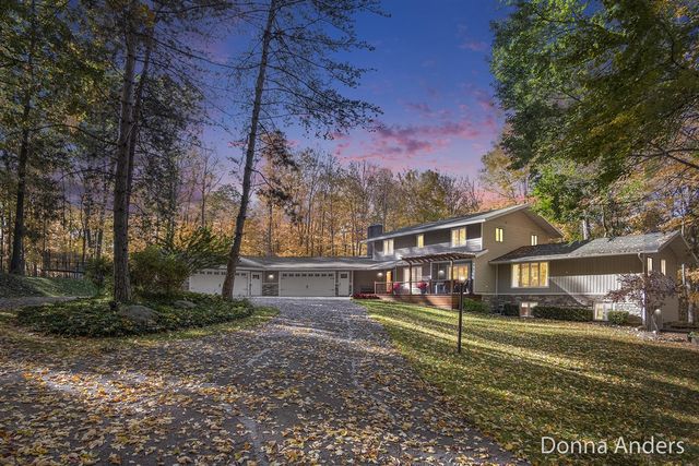 7160 River Valley Drive, Alto, MI 49302