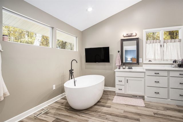 7160 River Valley Drive, Alto, MI 49302