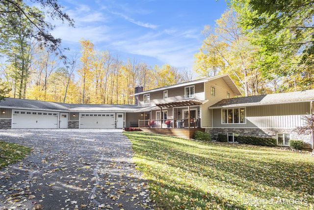 7160 River Valley Drive, Alto, MI 49302