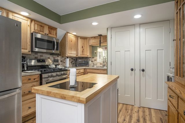 7160 River Valley Drive, Alto, MI 49302