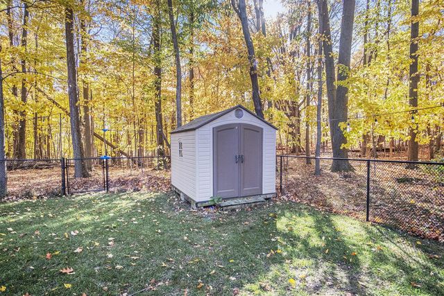 7160 River Valley Drive, Alto, MI 49302