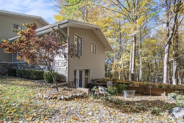 7160 River Valley Drive, Alto, MI 49302