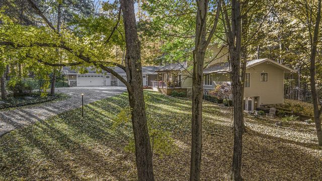 7160 River Valley Drive, Alto, MI 49302