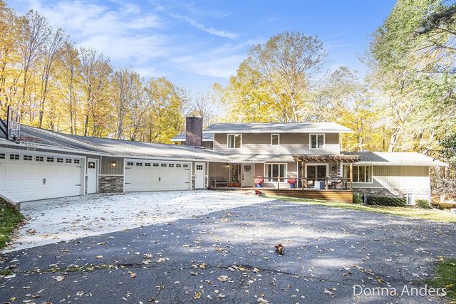 7160 River Valley Drive, Alto, MI 49302