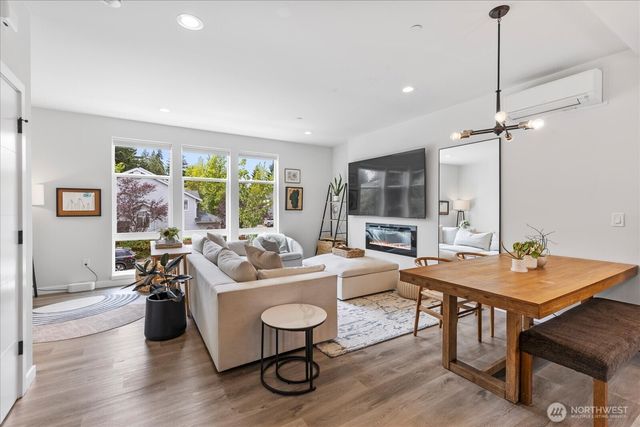 21511 50th Avenue W #E, Mountlake Terrace, WA 98043