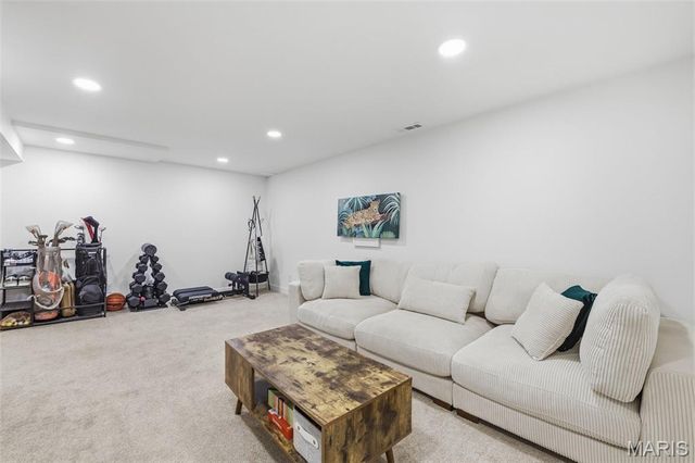 8517 Ava Drive, St Louis, MO 63123