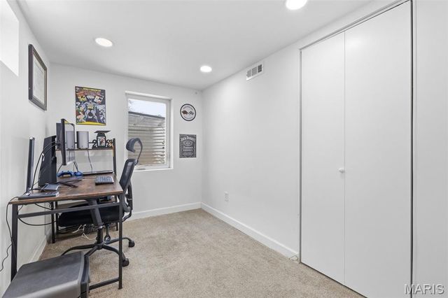 8517 Ava Drive, St Louis, MO 63123