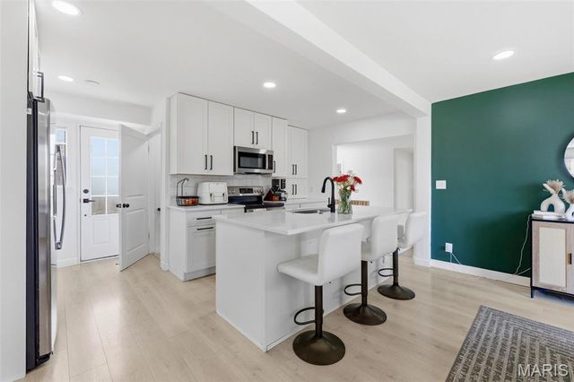 8517 Ava Drive, St Louis, MO 63123