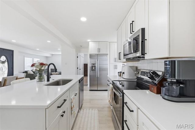 8517 Ava Drive, St Louis, MO 63123