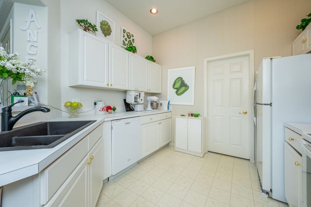 2801 EP True Parkway 201, West Des Moines, IA 50265