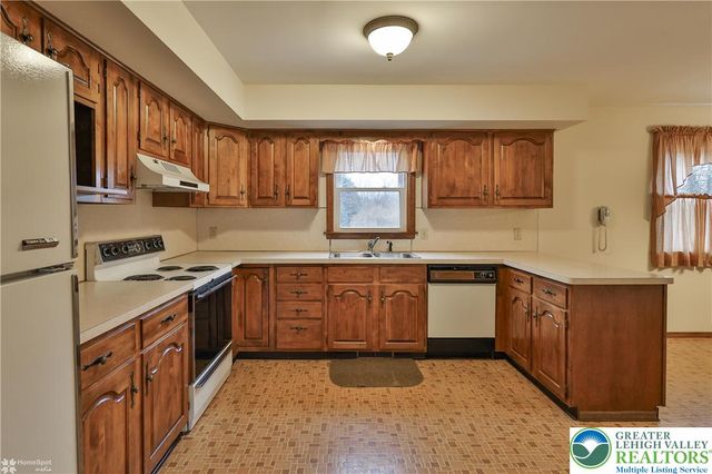 6962 Salinka Square, East Allen Twp, PA 18017