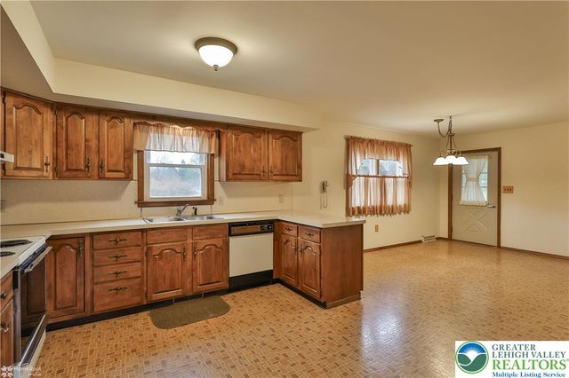 6962 Salinka Square, East Allen Twp, PA 18017