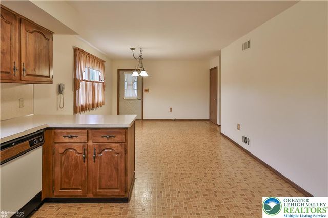 6962 Salinka Square, East Allen Twp, PA 18017