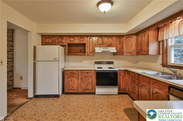 6962 Salinka Square, East Allen Twp, PA 18017