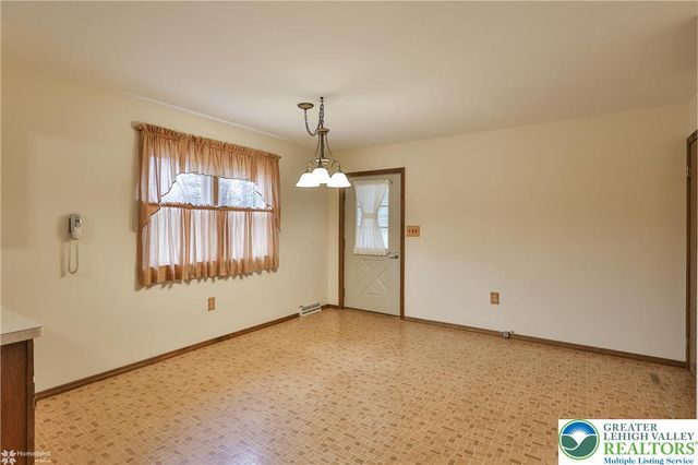 6962 Salinka Square, East Allen Twp, PA 18017