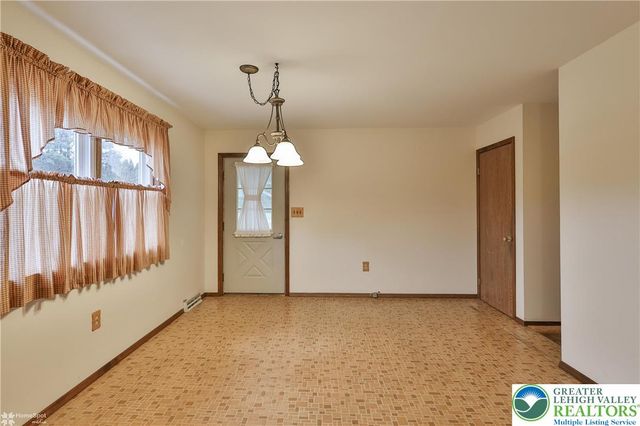 6962 Salinka Square, East Allen Twp, PA 18017