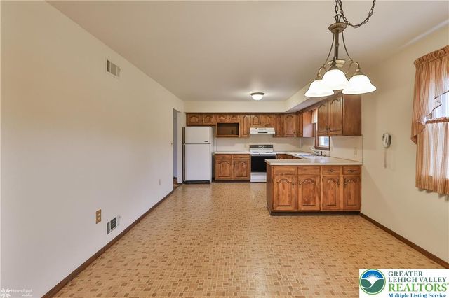 6962 Salinka Square, East Allen Twp, PA 18017