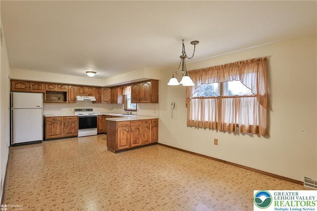 6962 Salinka Square, East Allen Twp, PA 18017