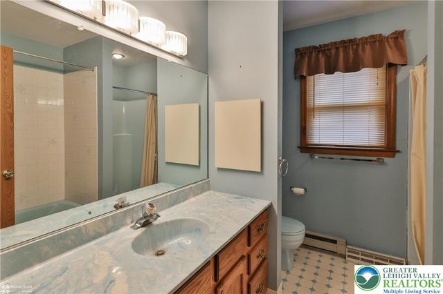 6962 Salinka Square, East Allen Twp, PA 18017