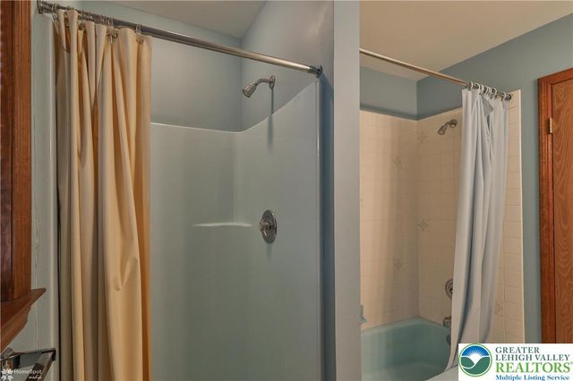 6962 Salinka Square, East Allen Twp, PA 18017