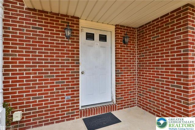 6962 Salinka Square, East Allen Twp, PA 18017