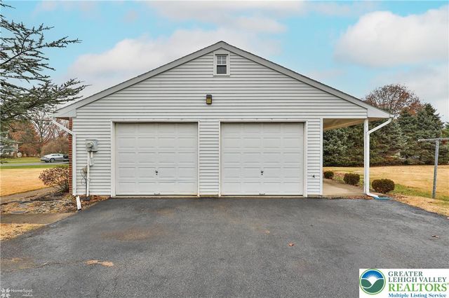 6962 Salinka Square, East Allen Twp, PA 18017