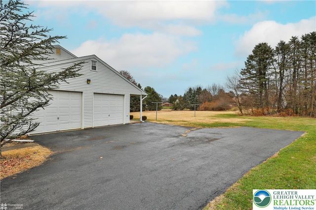 6962 Salinka Square, East Allen Twp, PA 18017