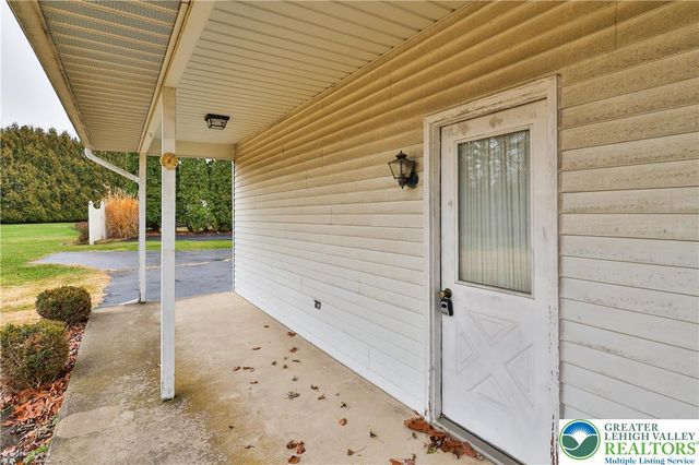 6962 Salinka Square, East Allen Twp, PA 18017