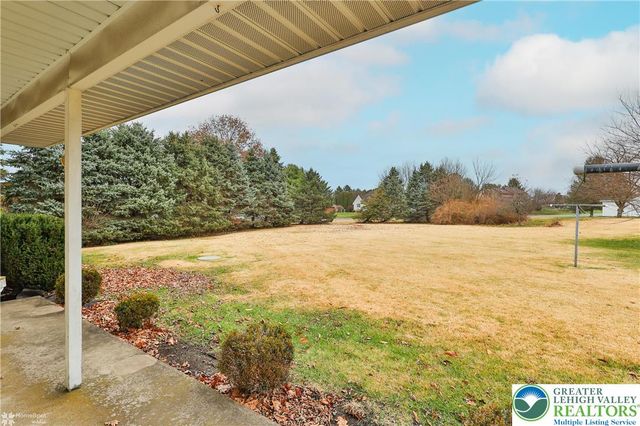 6962 Salinka Square, East Allen Twp, PA 18017