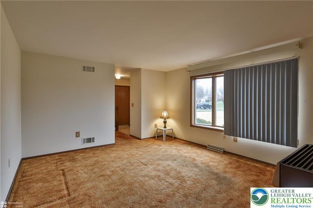 6962 Salinka Square, East Allen Twp, PA 18017