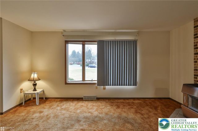 6962 Salinka Square, East Allen Twp, PA 18017