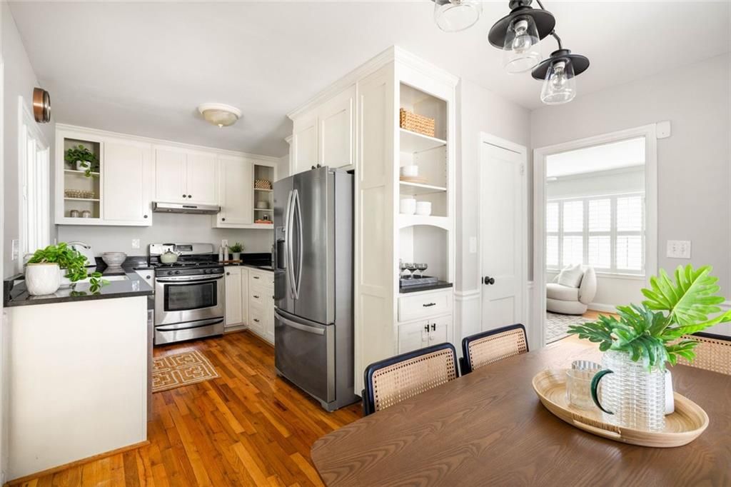 Image 12 of property listing at 2406 Woodridge Drive, Decatur, GA 30033