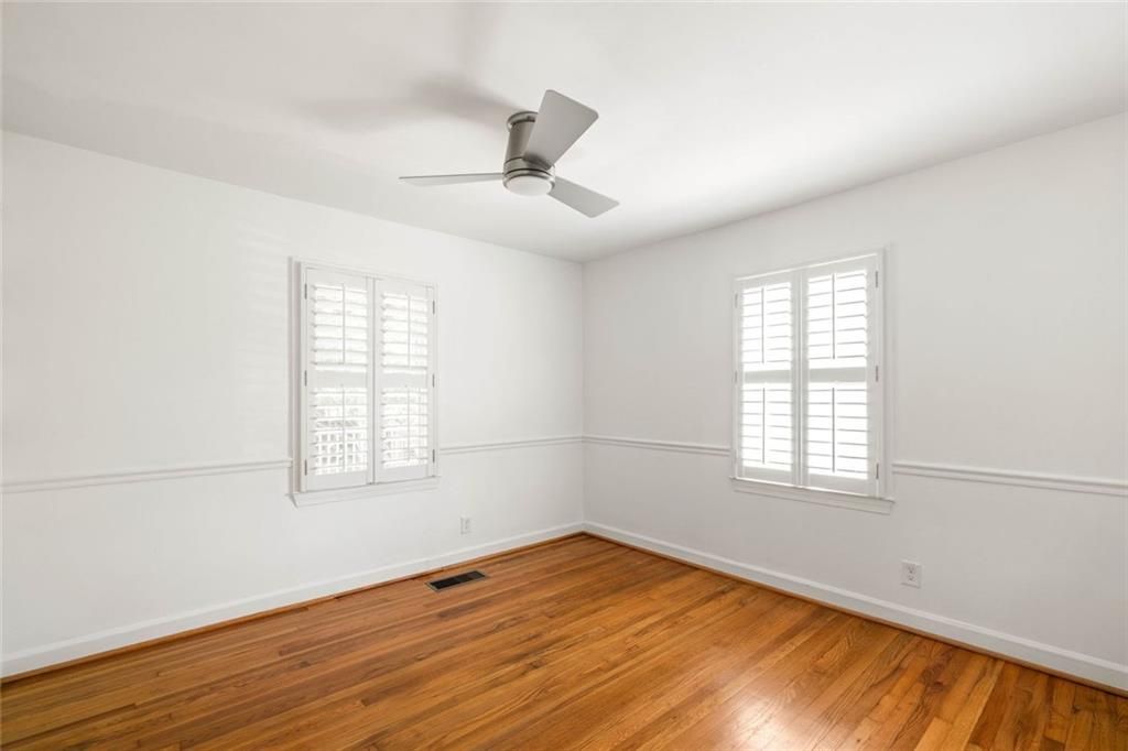 Image 18 of property listing at 2406 Woodridge Drive, Decatur, GA 30033