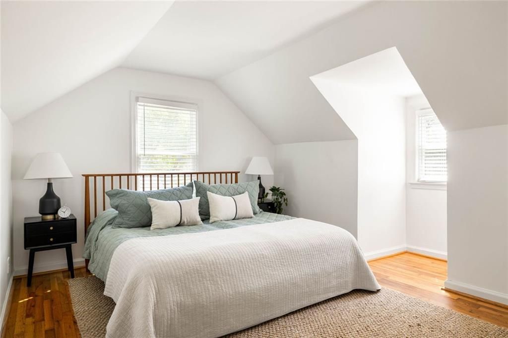 Image 22 of property listing at 2406 Woodridge Drive, Decatur, GA 30033
