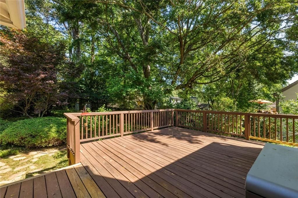 Image 28 of property listing at 2406 Woodridge Drive, Decatur, GA 30033