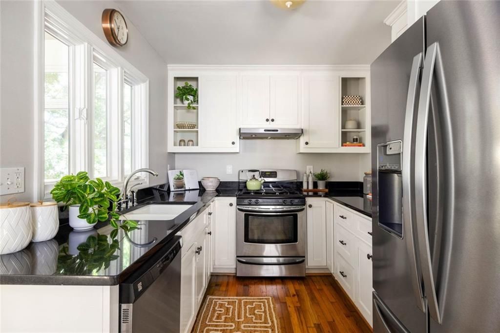 Image 3 of property listing at 2406 Woodridge Drive, Decatur, GA 30033