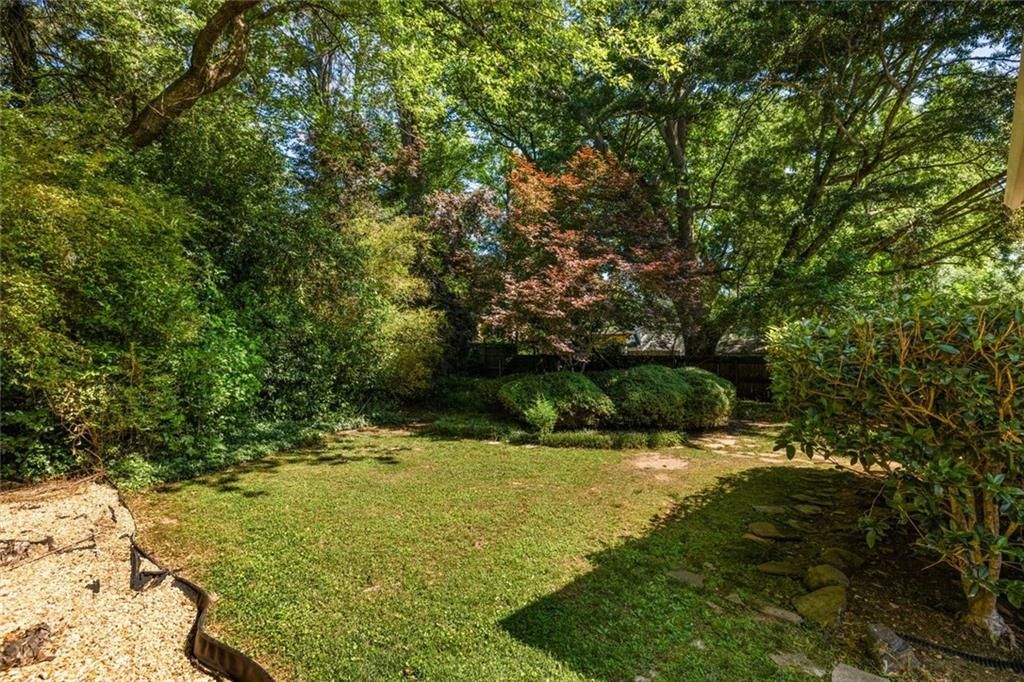 Image 33 of property listing at 2406 Woodridge Drive, Decatur, GA 30033