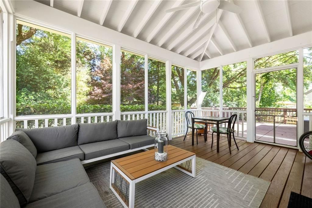 Image 4 of property listing at 2406 Woodridge Drive, Decatur, GA 30033