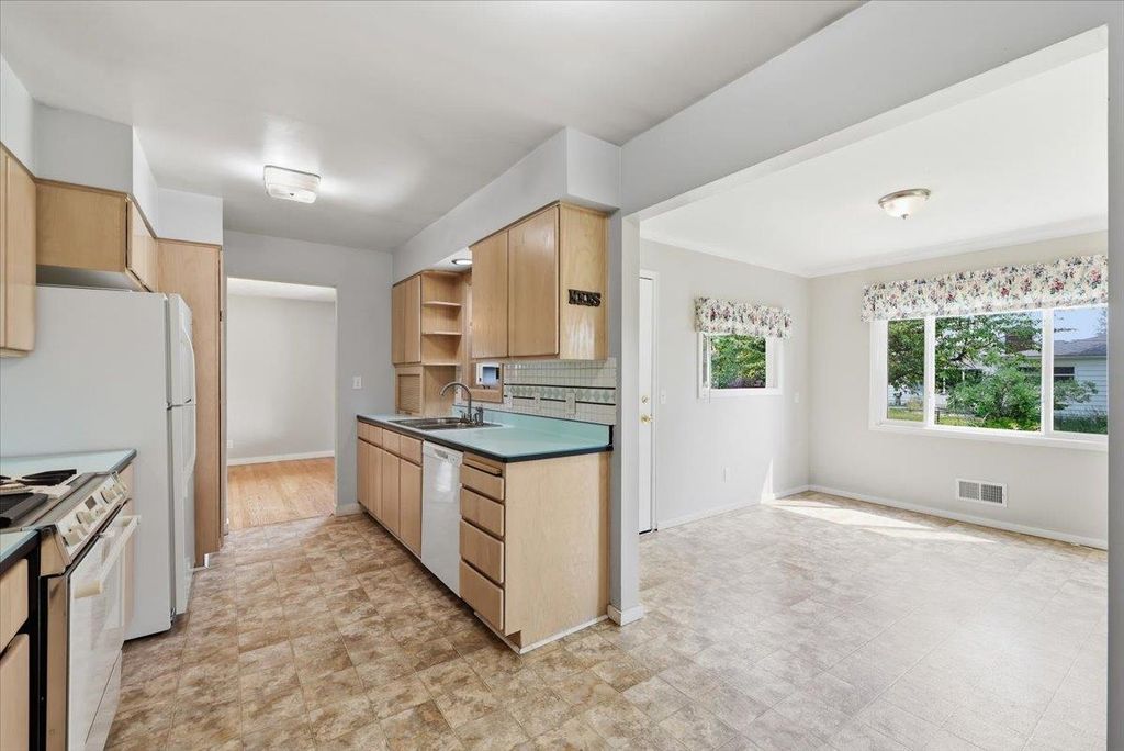 201 W Franklin Ct, Spokane, WA 99205 photo 3