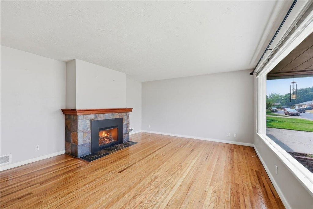 201 W Franklin Ct, Spokane, WA 99205 photo 4