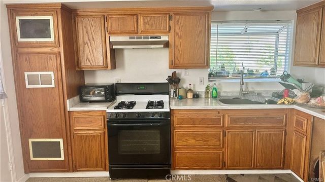 1405 Chester Avenue, Bakersfield, CA 93301