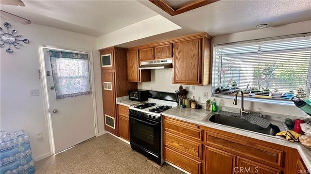 1405 Chester Avenue, Bakersfield, CA 93301