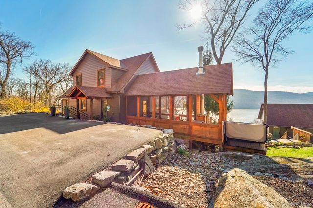 1 Deer Trail S, Greenwood Lake, NY 10925
