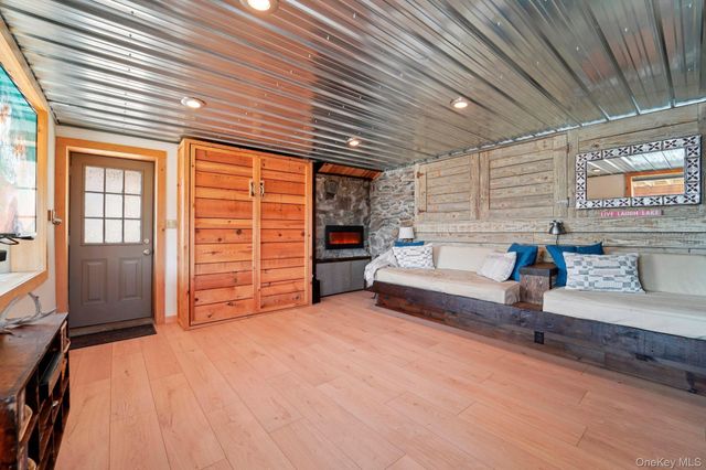 1 Deer Trail S, Greenwood Lake, NY 10925